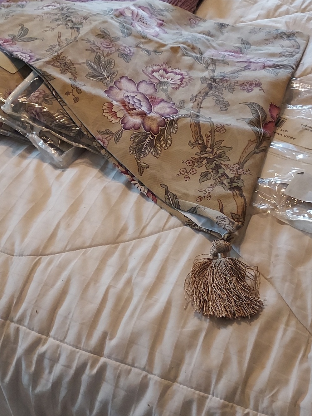 5 Waverly Ascot Valances Victoria - Picture 2 of 7